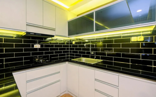 Elegant and Comfy Studio Amethyst Apartment