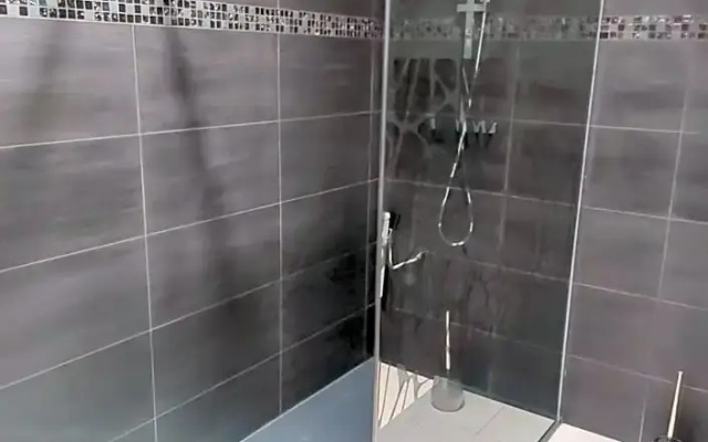 Le Mas Des Roches Jacuzzi Privatif (Adults Only)