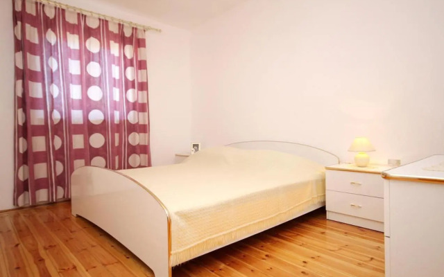 Seaside apartments with a swimming pool Kneza, Korcula - 9269