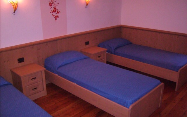 Azalea & Glicine House