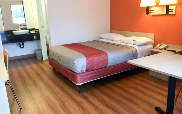 Motel 6 Roseville, MN - Minneapolis North