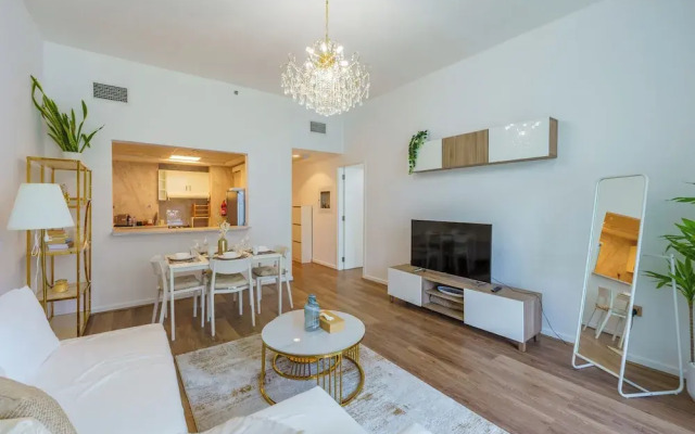 WelHome - Beautiful 1BR Apt. in Al Barsh
