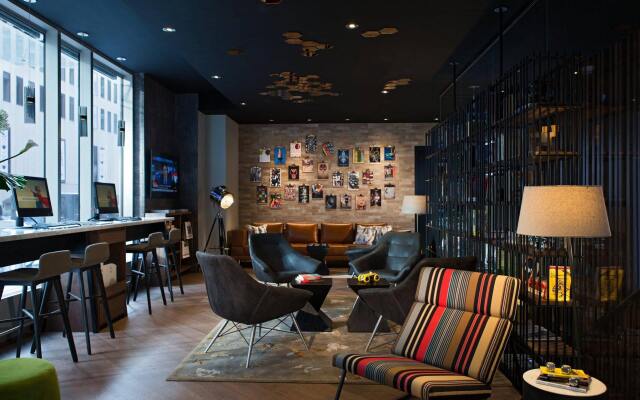 Renaissance Montreal Downtown Hotel