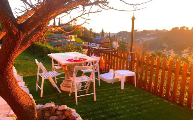 Studio in Cagnes-sur-mer, With Wonderful sea View, Pool Access, Enclos