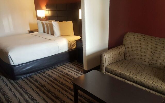 Red Roof Inn & Suites Houston - Humble/IAH Airport