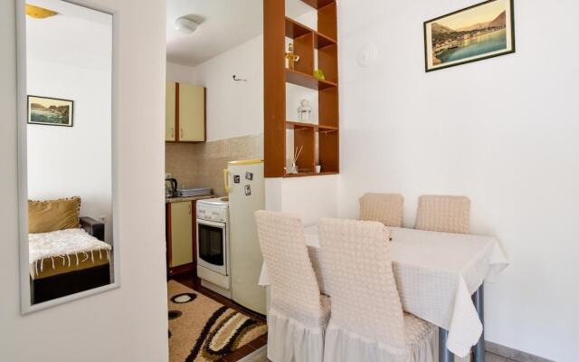 Comfy Flat w Balcony 5 min to Greco Beach in Budva