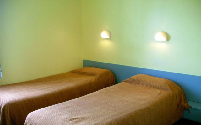 Brit Hotel Essentiel Poitiers – Gare du Futuroscope