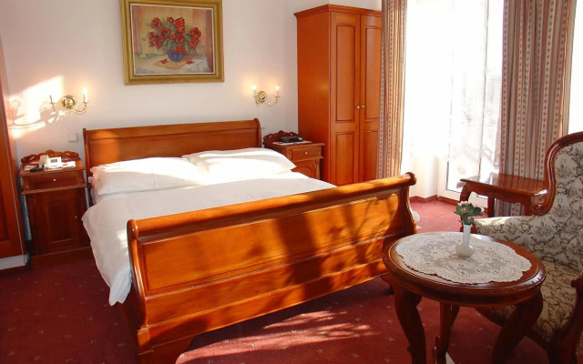 Opera Hotel