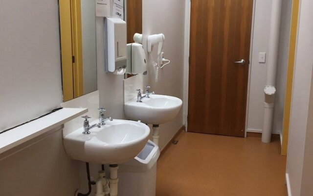 Tuatara Lodge - Hostel