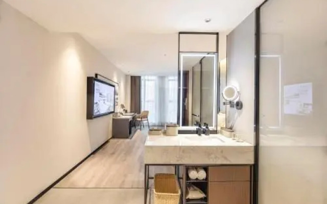 Atour Hotel Zhengzhou East Station Longzi Lake