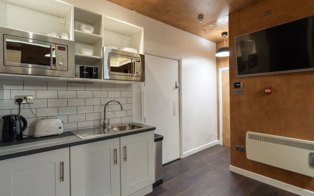 Revolver ApartHotel