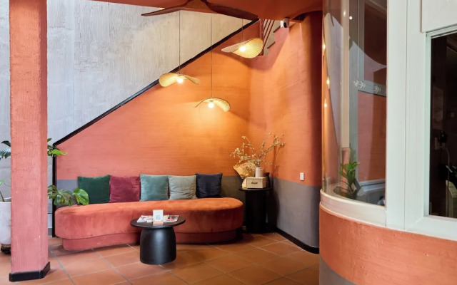 Kin Wander Tan Phong, The Moonage