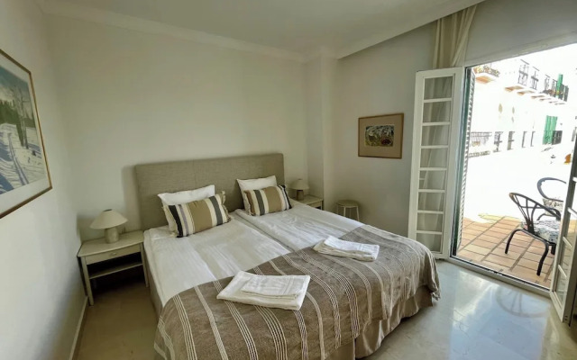 Marbella - House - Sleeps 4 - Pool - Parking