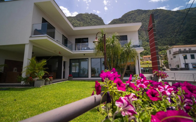 Enxurros House