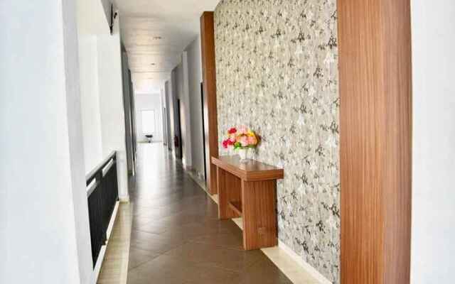 Kaimana Beach Hotel 2