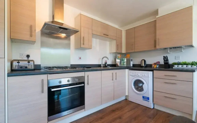Executive City Apartment -Near Greengate