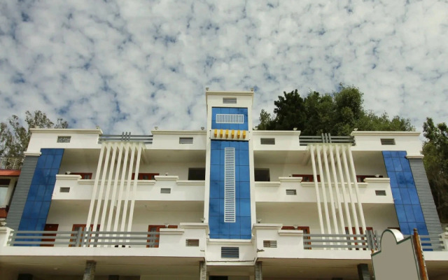 Pine Hill Suites By OYO Rooms