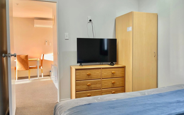 Amalfi Motor Lodge – Guest Rooms – Christchurch