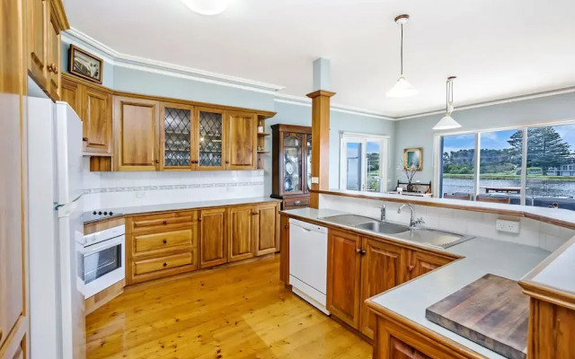 River Charm Apartment