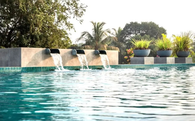 Modern Tropical 2bhk Near Beach Pool Garden