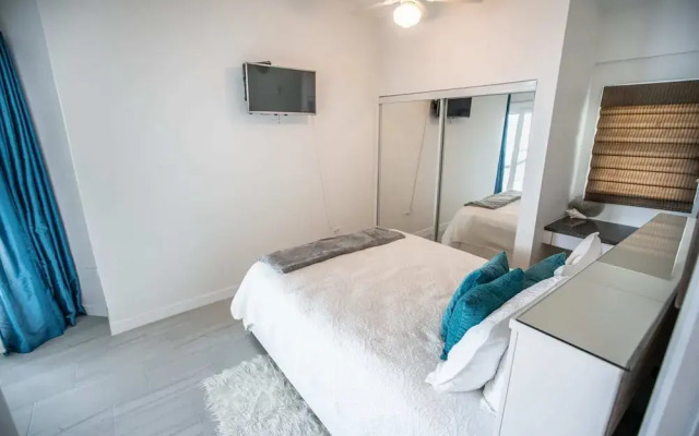 Enjoy Sunsets at Fully Equipped Condo at the Beach