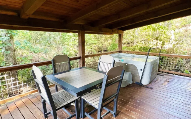 Pine Cove Lodging