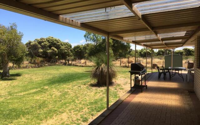 Pinjarra Caravan Park and Cabins