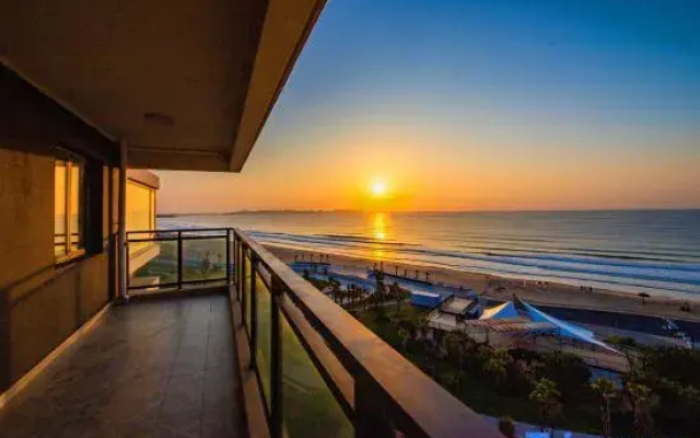 Zhonghai Vacation Homestay (Shantounan Railway Zhonghai Golden Coast Water Park)