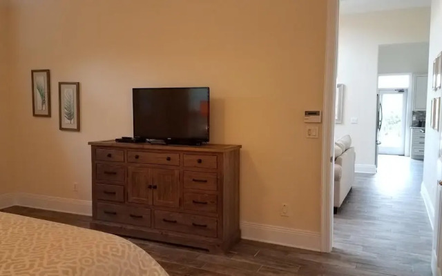 High Tide 7 Bedroom Apartment by BnD