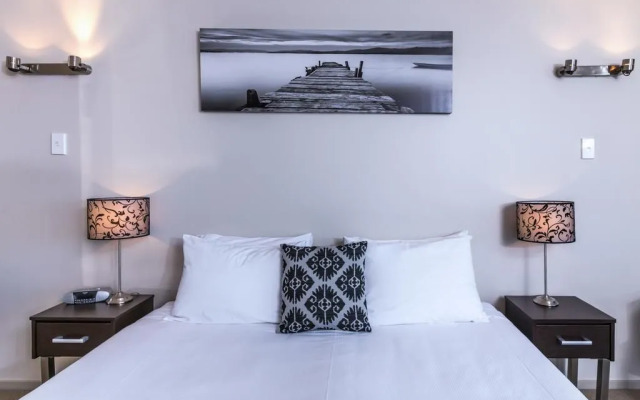 Twin Peaks Lakeside Inn