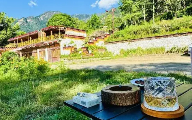 Danba yunshangzangjia Resdrt Hotel