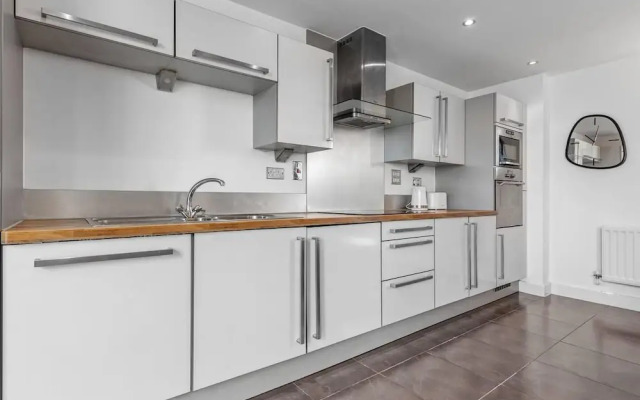 Lovely & Cosy 2 Beds London Skyline View