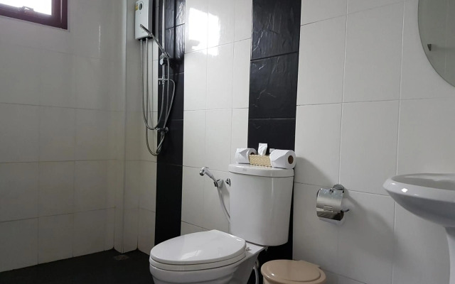 Phuket Sirinapha Resort