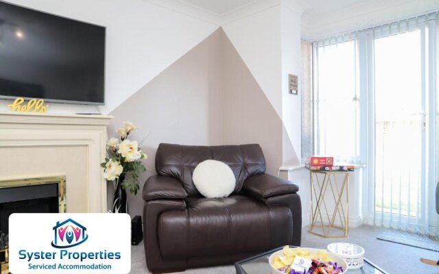 Syster Properties- Leicester Large 3 double bedroom Home