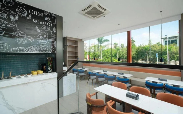 ECHIC HOTEL (Cultural Plaza Store, Changlong South Village, Panyu, Guangzhou) – Balcony – Guangzhou