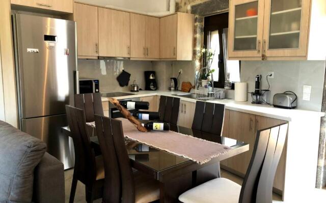 Oikia Stone House in seaside Kalo Chorio