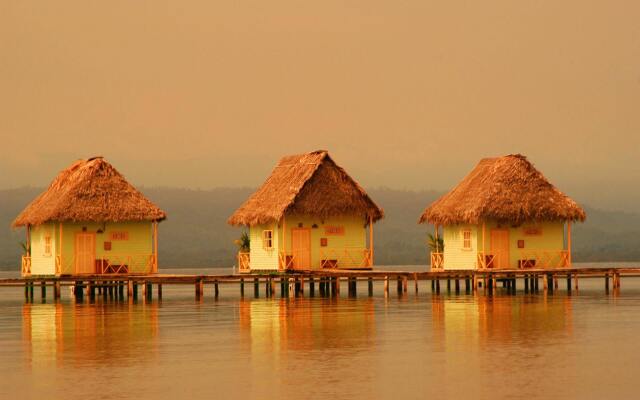 Punta Caracol Acqua Lodge