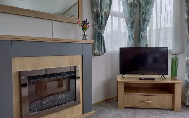 Modern 2 Bed Caravan in Forfar, Scotlan