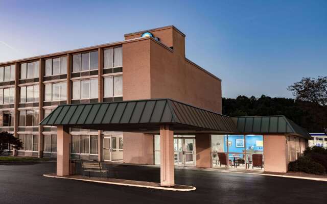 Days Inn by Wyndham Cambridge