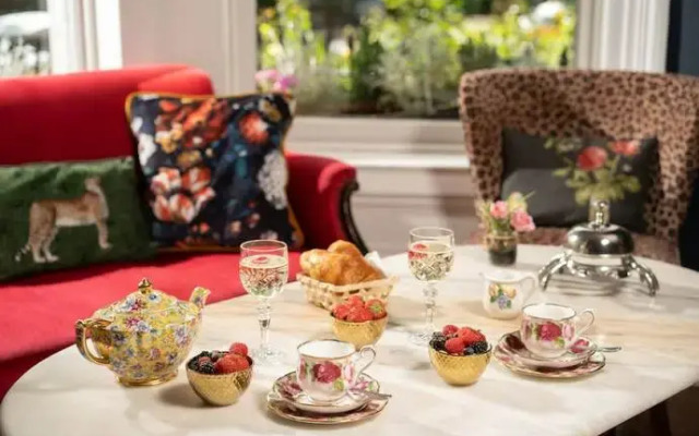 Cosmos Cuisine Guest House