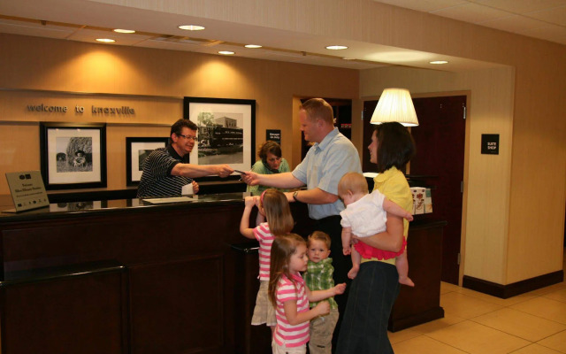 Hampton Inn & Suites-Knoxville/North I-75