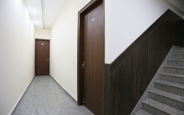 OYO 8205 Hotel Petals Inn