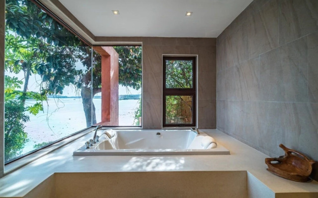 Nam Bo Villa by Lofty - Oceanfront Private Pool Villa With Maid and Cook