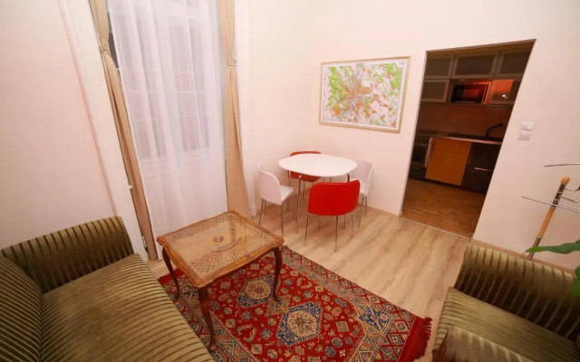 Flat On Andrássy Avenue