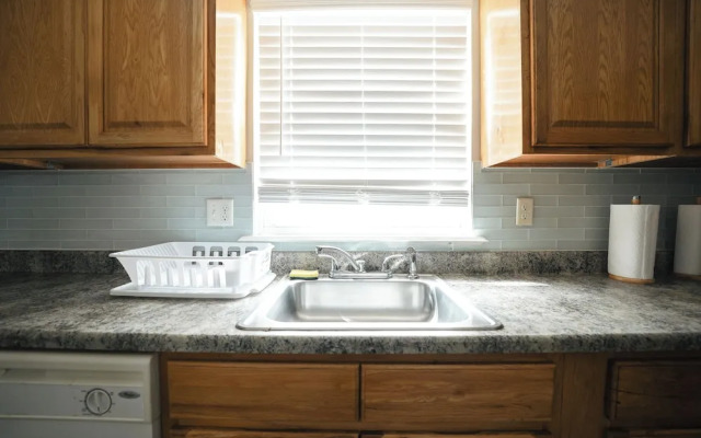 Newark Liberty Gem Brick House Apt 3