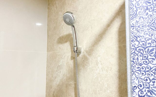 Relaxing And Homey Studio Transpark Cibubur Apartment