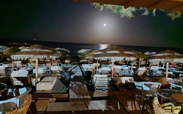 Nostos Beach