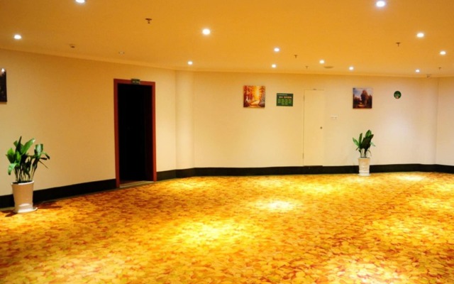 GreenTree Inn Dongtai Jianggang Yingbin Road Gangcheng Avenue Business Hotel