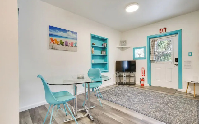 Hollywood Beach Bungalow Near Golf: Pets Welcome!