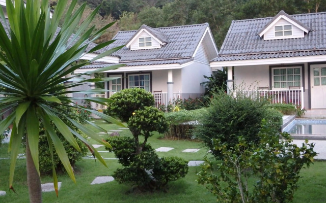 Suksompong Resort